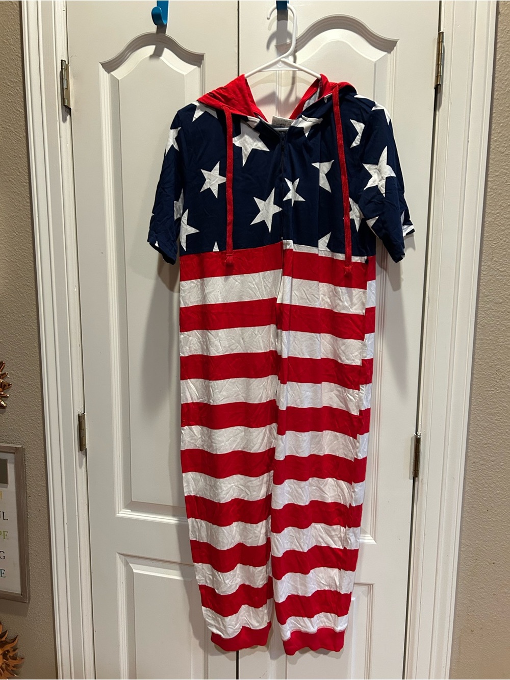 Bioworld patriotic 4th July Hooded Romper men large